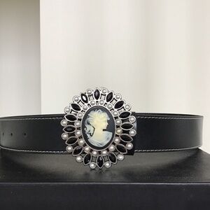 Buffalo David Bitton black belt with a statement making cameo belt buckle size S